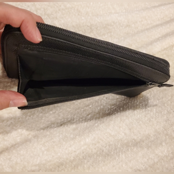 CHANEL VINTAGE CC CAVIAR PEBBLED LEATHER ZIPPY WALLET - Picture 12 of 12